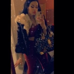 Meet your Posher, Adara